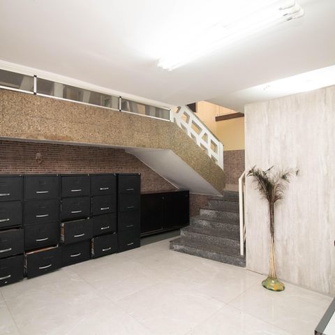 Casa à venda com 539m², 4 quartos e 4 vagas Casa à venda com 539m², 4 quartos e 4 vagasEscritório