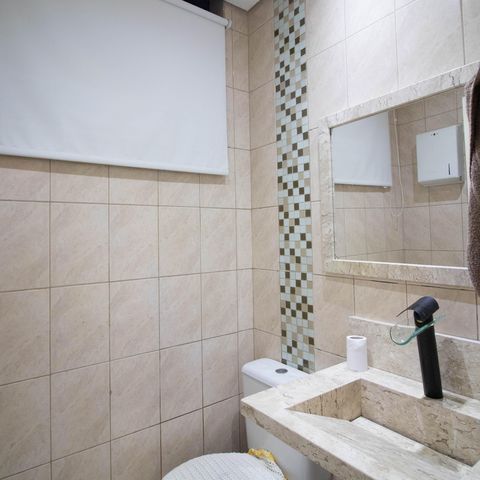 Casa à venda com 539m², 4 quartos e 4 vagas Casa à venda com 539m², 4 quartos e 4 vagasBanheiro