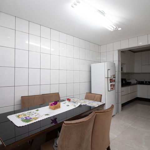 Casa à venda com 539m², 4 quartos e 4 vagas Casa à venda com 539m², 4 quartos e 4 vagasSala de Jantar