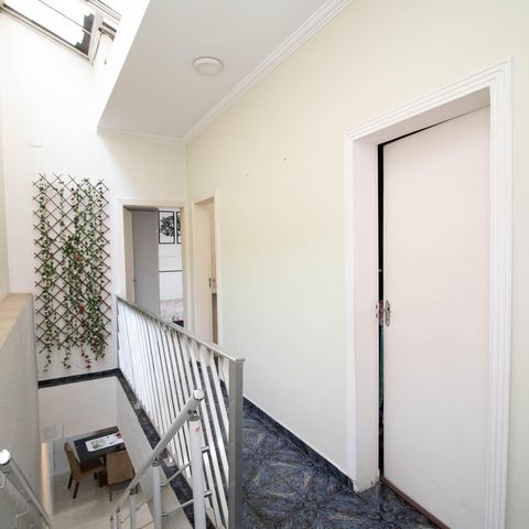 Casa à venda com 539m², 4 quartos e 4 vagas Casa à venda com 539m², 4 quartos e 4 vagasHoll- Quartos