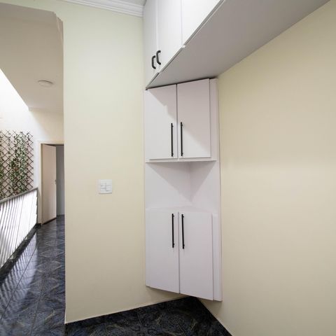 Casa à venda com 539m², 4 quartos e 4 vagas Casa à venda com 539m², 4 quartos e 4 vagasHoll - Quartos
