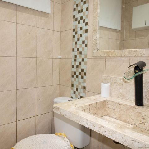Casa à venda com 539m², 4 quartos e 4 vagas Casa à venda com 539m², 4 quartos e 4 vagasBanheiro