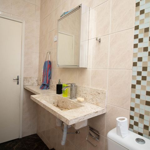 Casa à venda com 539m², 4 quartos e 4 vagas Casa à venda com 539m², 4 quartos e 4 vagasBanheiro 2