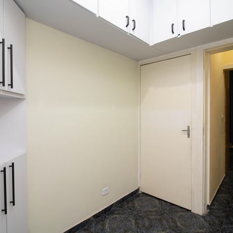 Casa à venda com 539m², 4 quartos e 4 vagas Casa à venda com 539m², 4 quartos e 4 vagasHoll - Quartos