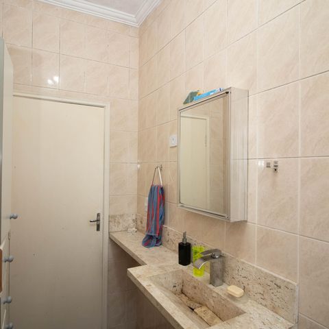 Casa à venda com 539m², 4 quartos e 4 vagas Casa à venda com 539m², 4 quartos e 4 vagasBanheiro 2