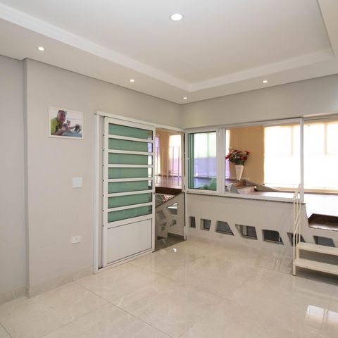 Casa à venda com 539m², 4 quartos e 4 vagas Casa à venda com 539m², 4 quartos e 4 vagasSala