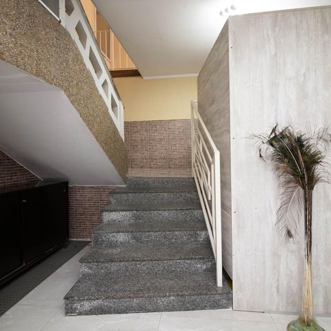 Casa à venda com 539m², 4 quartos e 4 vagas Casa à venda com 539m², 4 quartos e 4 vagasEscritório