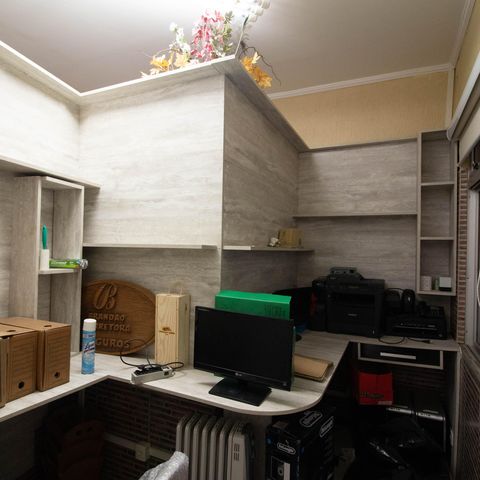 Casa à venda com 539m², 4 quartos e 4 vagas Casa à venda com 539m², 4 quartos e 4 vagasEscritório