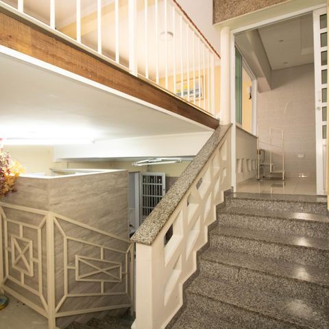 Casa à venda com 539m², 4 quartos e 4 vagas Casa à venda com 539m², 4 quartos e 4 vagasHoll