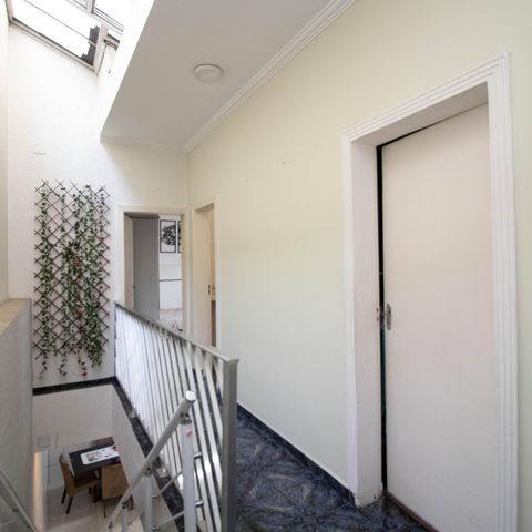 Casa à venda com 539m², 4 quartos e 4 vagas Casa à venda com 539m², 4 quartos e 4 vagasHoll- Quartos