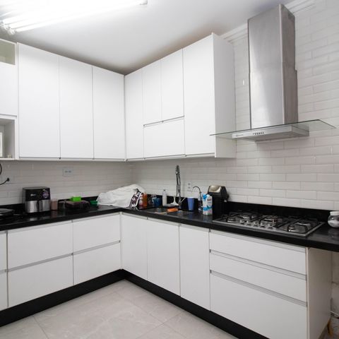 Casa à venda com 539m², 4 quartos e 4 vagas Casa à venda com 539m², 4 quartos e 4 vagasCozinha - Armários