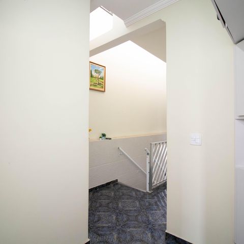 Casa à venda com 539m², 4 quartos e 4 vagas Casa à venda com 539m², 4 quartos e 4 vagasHoll - Quartos