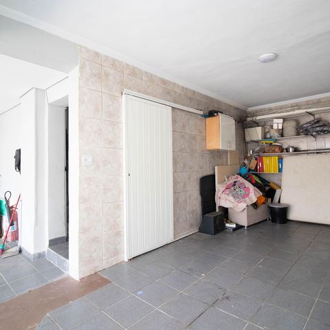 Casa à venda com 539m², 4 quartos e 4 vagas Casa à venda com 539m², 4 quartos e 4 vagasGaragem