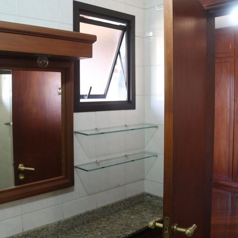 Apartamento à venda com 205m², 4 quartos e 3 vagasBanheiro da Suíte 1