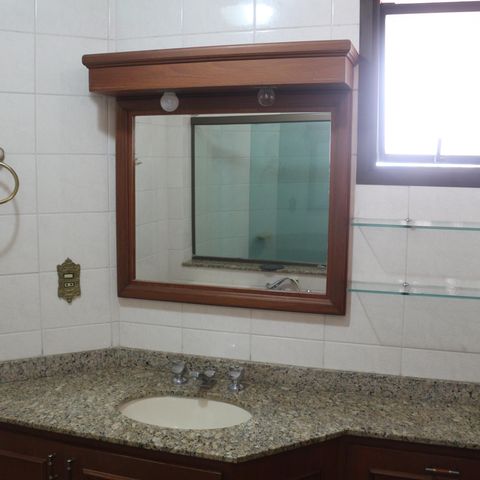 Apartamento à venda com 205m², 4 quartos e 3 vagasBanheiro da Suíte 1