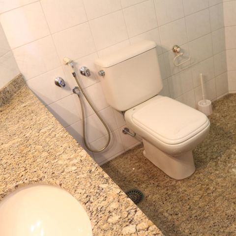 Apartamento à venda com 205m², 4 quartos e 3 vagasBanheiro da Suíte 2