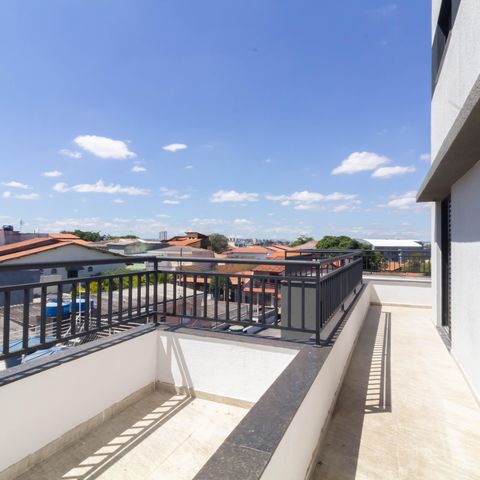 Apartamento à venda com 80m², 2 quartos e 1 vaga Apartamento à venda com 80m², 2 quartos e 1 vagaVaranda