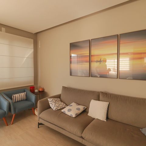 Casa à venda com 165m², 3 quartos e 2 vagas Casa à venda com 165m², 3 quartos e 2 vagasSala