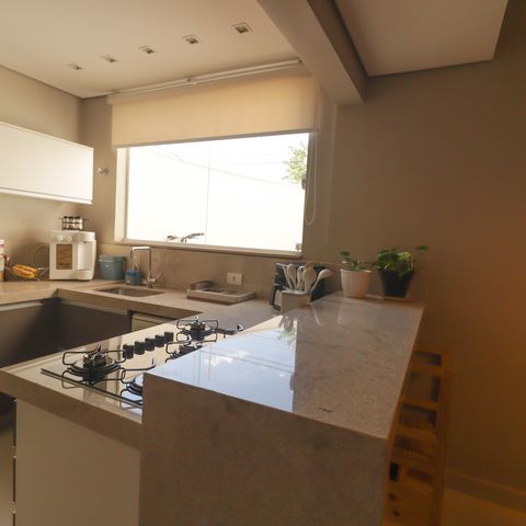 Casa à venda com 165m², 3 quartos e 2 vagas Casa à venda com 165m², 3 quartos e 2 vagasCozinha e Área de Serviço