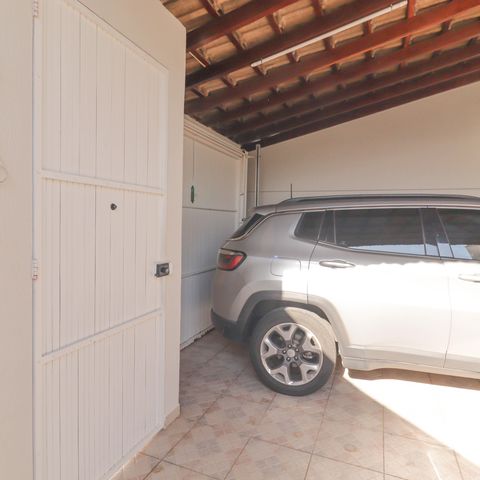 Casa à venda com 165m², 3 quartos e 2 vagas Casa à venda com 165m², 3 quartos e 2 vagasGaragem
