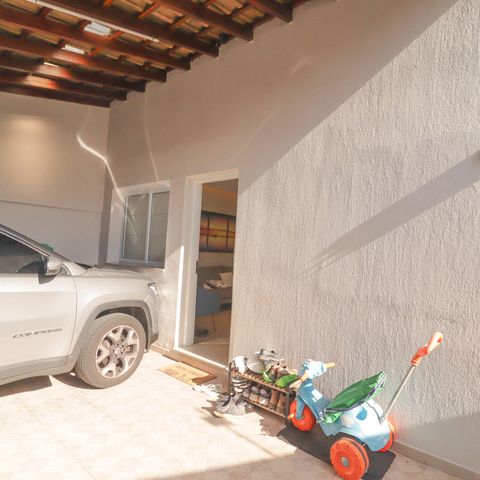 Casa à venda com 165m², 3 quartos e 2 vagas Casa à venda com 165m², 3 quartos e 2 vagasGaragem