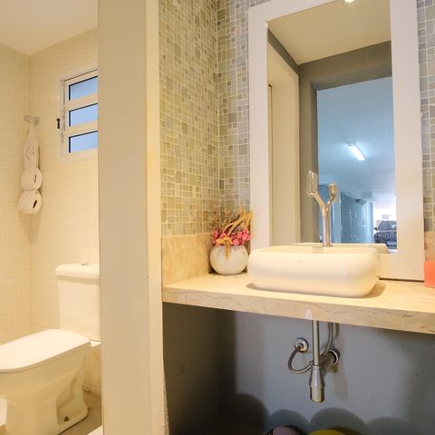 Casa à venda com 320m², 4 quartos e 7 vagasBanheiro de serviço
