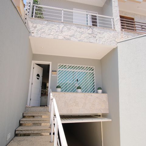 Casa à venda com 320m², 4 quartos e 7 vagasEntrada
