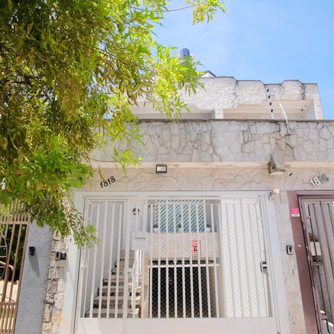 Casa à venda com 320m², 4 quartos e 7 vagasFachada
