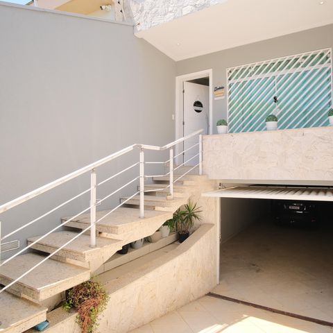 Casa à venda com 320m², 4 quartos e 7 vagasEntrada