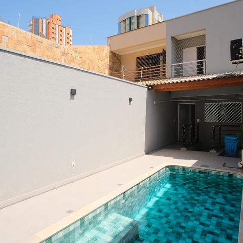 Casa à venda com 320m², 4 quartos e 7 vagasQuintal