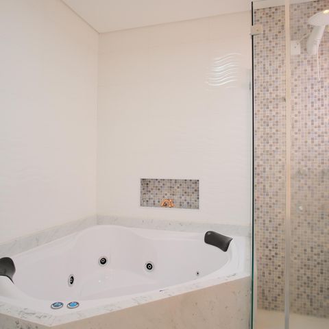 Casa à venda com 320m², 4 quartos e 7 vagasBanheiro da Suíte 1
