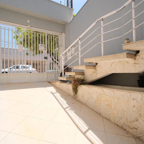 Casa à venda com 320m², 4 quartos e 7 vagasEntrada