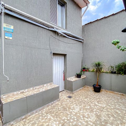 Apartamento à venda com 165m², 2 quartos e 2 vagas Apartamento à venda com 165m², 2 quartos e 2 vagasÁrea externa
