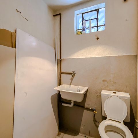 Apartamento à venda com 165m², 2 quartos e 2 vagas Apartamento à venda com 165m², 2 quartos e 2 vagasBanheiro da Garagem