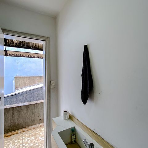 Apartamento à venda com 165m², 2 quartos e 2 vagas Apartamento à venda com 165m², 2 quartos e 2 vagasLavabo da Área externa