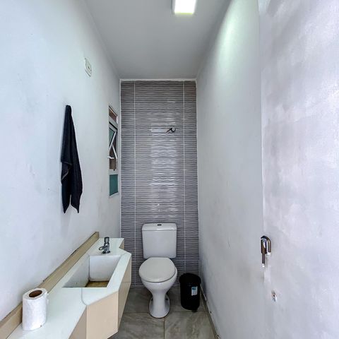 Apartamento à venda com 165m², 2 quartos e 2 vagas Apartamento à venda com 165m², 2 quartos e 2 vagasLavabo da Área externa