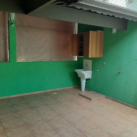 Casa à venda com 200m², 3 quartos e sem vaga