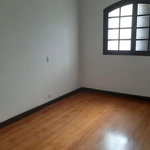 Casa à venda com 200m², 3 quartos e sem vaga