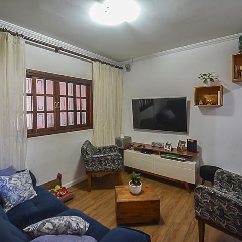 Casa à venda com 137m², 3 quartos e 2 vagas Casa à venda com 137m², 3 quartos e 2 vagasSala
