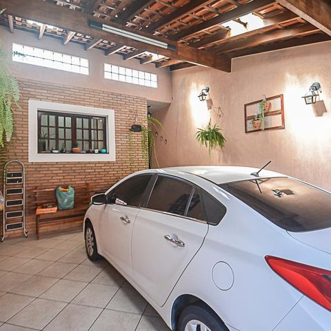 Casa à venda com 137m², 3 quartos e 2 vagas