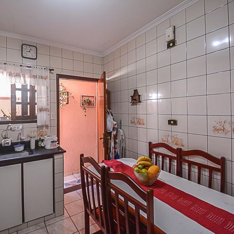Casa à venda com 137m², 3 quartos e 2 vagas Casa à venda com 137m², 3 quartos e 2 vagasCozinha