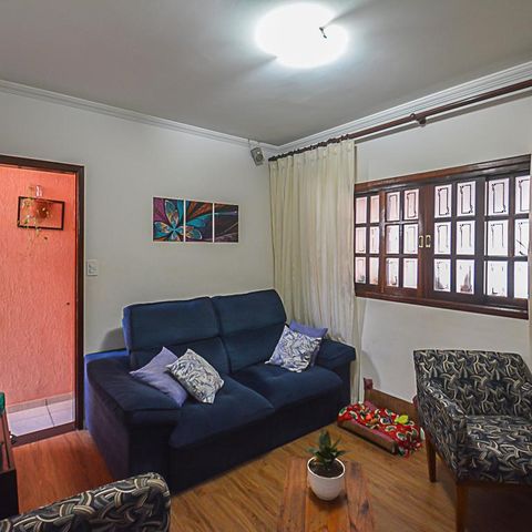 Casa à venda com 137m², 3 quartos e 2 vagas Casa à venda com 137m², 3 quartos e 2 vagasSala