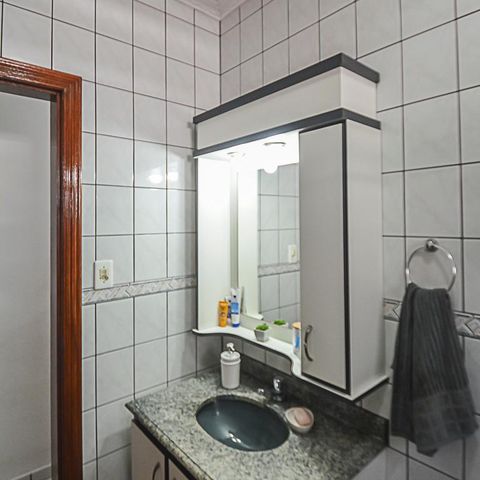 Casa à venda com 137m², 3 quartos e 2 vagas Casa à venda com 137m², 3 quartos e 2 vagasBanheiro
