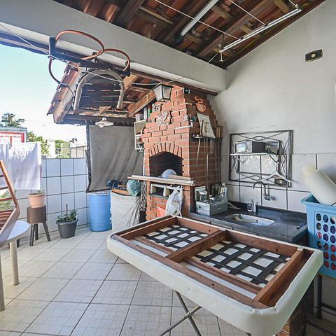Casa à venda com 137m², 3 quartos e 2 vagas