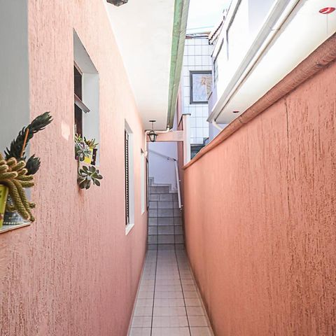 Casa à venda com 137m², 3 quartos e 2 vagas Casa à venda com 137m², 3 quartos e 2 vagasCorredor