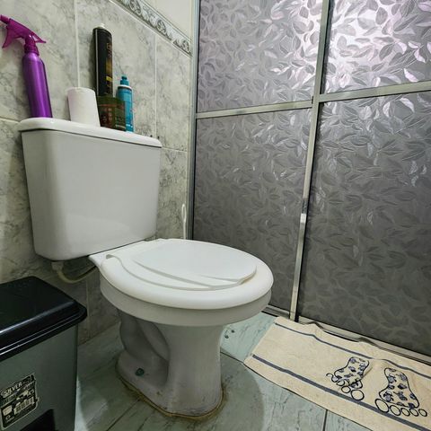 Casa à venda com 105m², 2 quartos e 2 vagas Casa à venda com 105m², 2 quartos e 2 vagasBanheiro