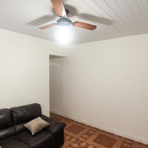 Casa à venda com 105m², 2 quartos e 2 vagas Casa à venda com 105m², 2 quartos e 2 vagasSala