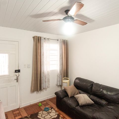Casa à venda com 105m², 2 quartos e 2 vagas Casa à venda com 105m², 2 quartos e 2 vagasSala