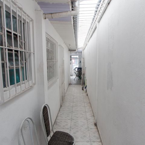 Casa à venda com 105m², 2 quartos e 2 vagas Casa à venda com 105m², 2 quartos e 2 vagasCorredor
