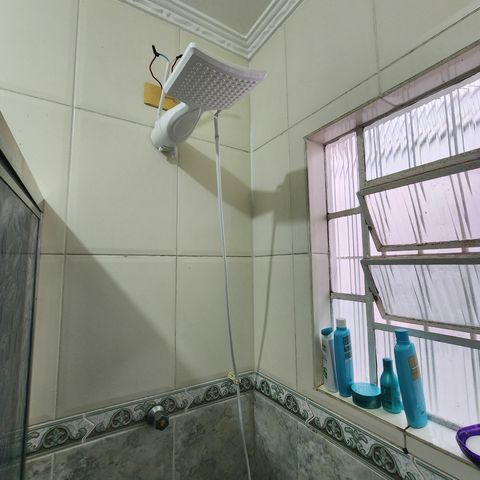 Casa à venda com 105m², 2 quartos e 2 vagas Casa à venda com 105m², 2 quartos e 2 vagasBanheiro
